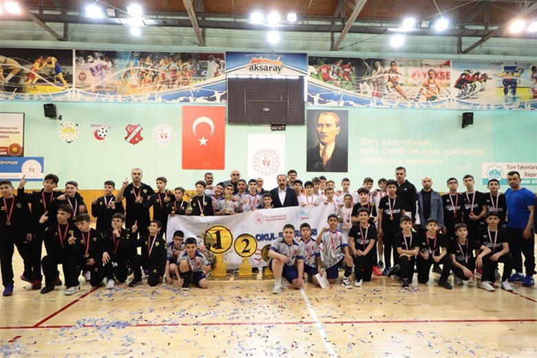 AKSARAY'DA VOLEYBOL ŞÖLENİ