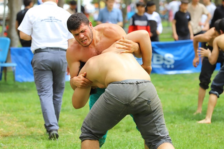 1200 PEHLİVAN ER MEYDANINDA KOL BAĞLADI